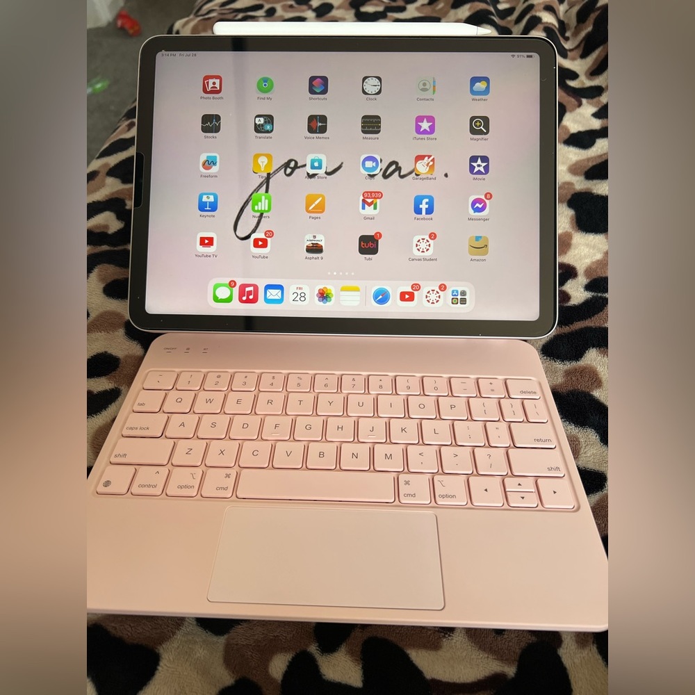 Pink iPad Air 5th generation with keyboard and apple pin. Excellent condition.